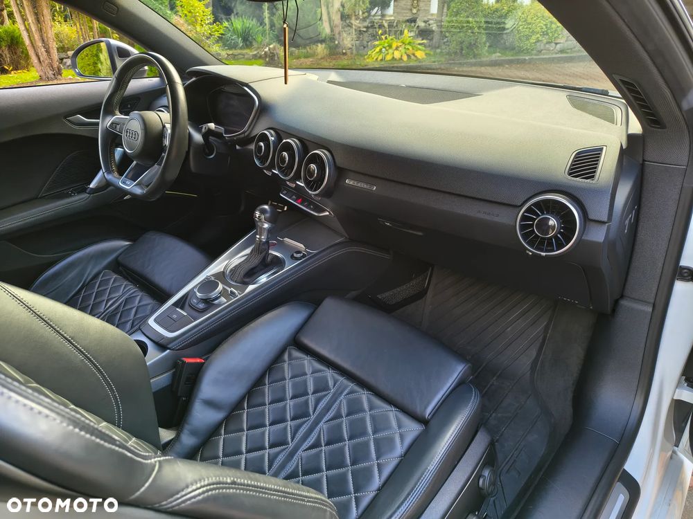 Audi TT S Coupé - 15