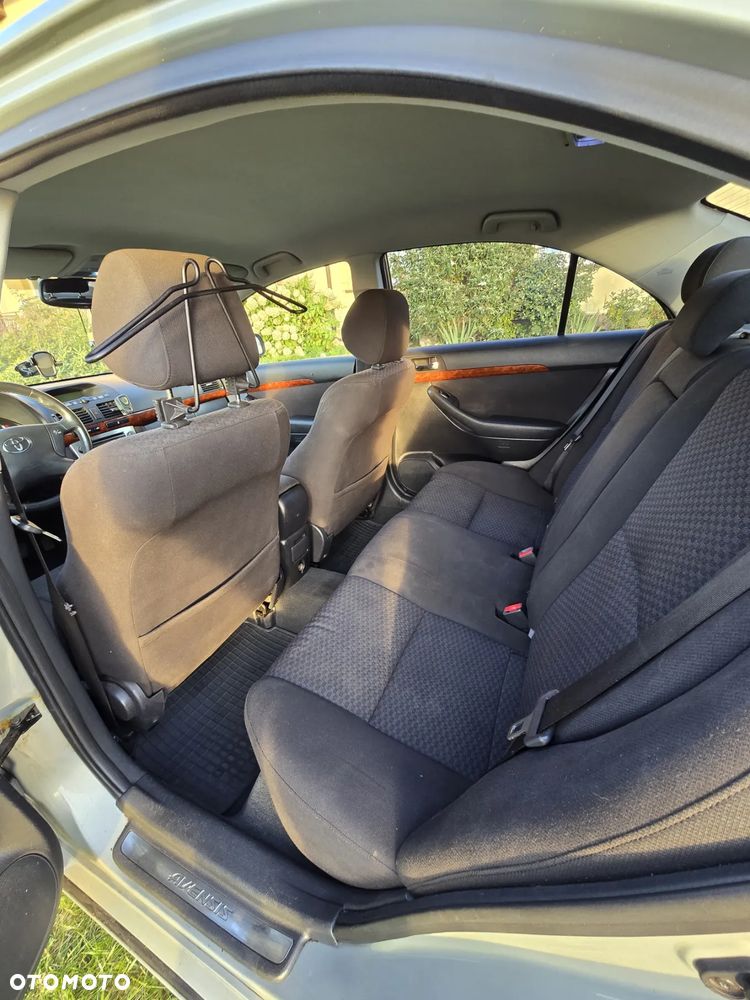 Toyota Avensis 2.2 D-4D Sol - 17