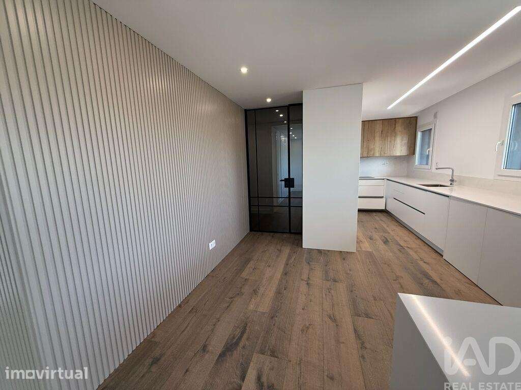 Apartamento T5 em Laranjeiro e Feijó de 196,00 m2 - Grande imagem: 3/27