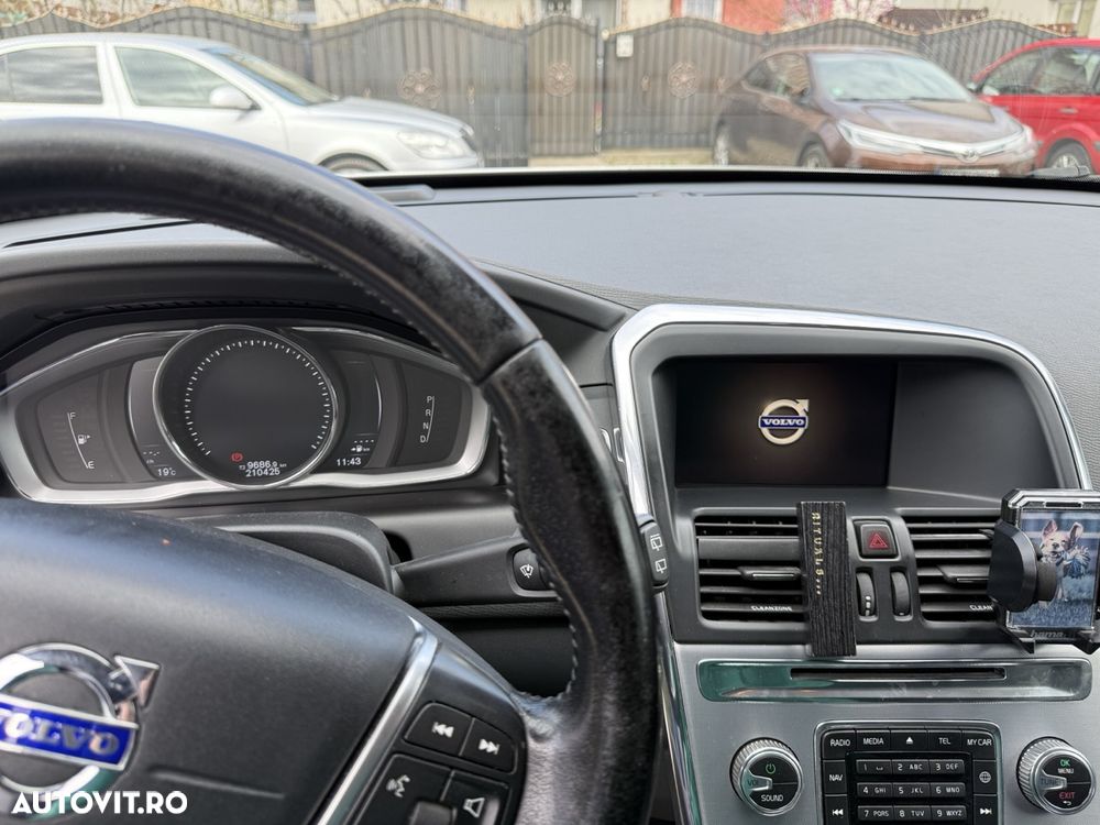 Volvo XC 60 D4 Momentum Pro - 22