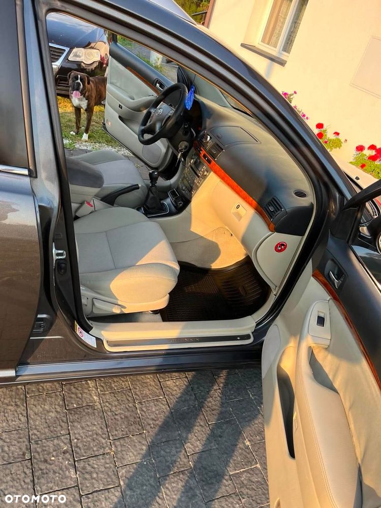 Toyota Avensis - 7