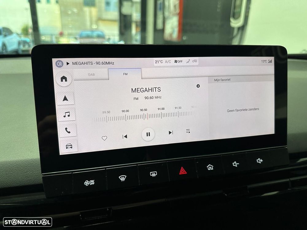 MG MG4 64 kWh Luxury - 32