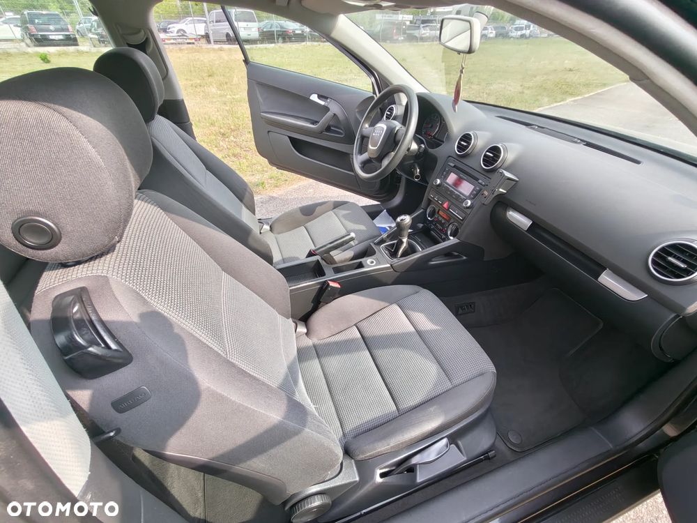 Audi A3 3-drzwiowe 1.6 Ambiente - 27