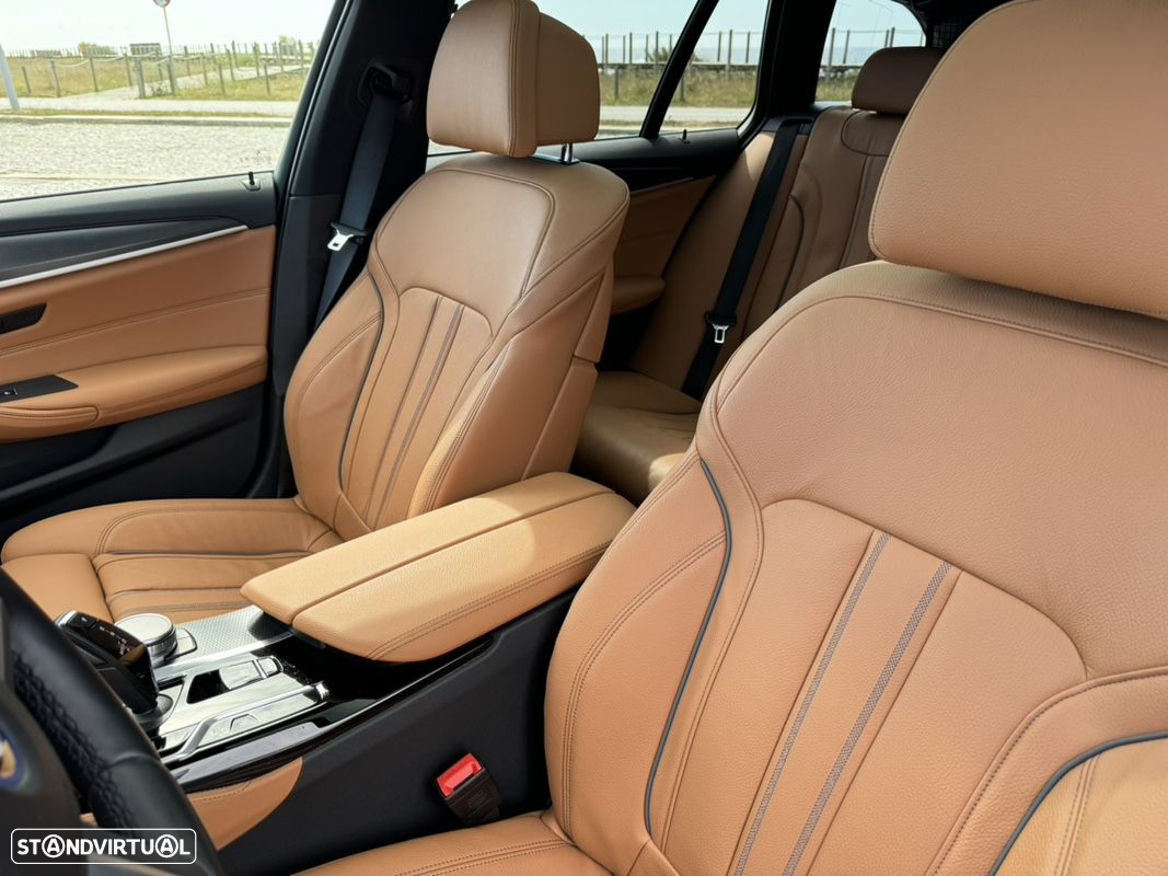 BMW 530 e Pack Desportivo M - 17