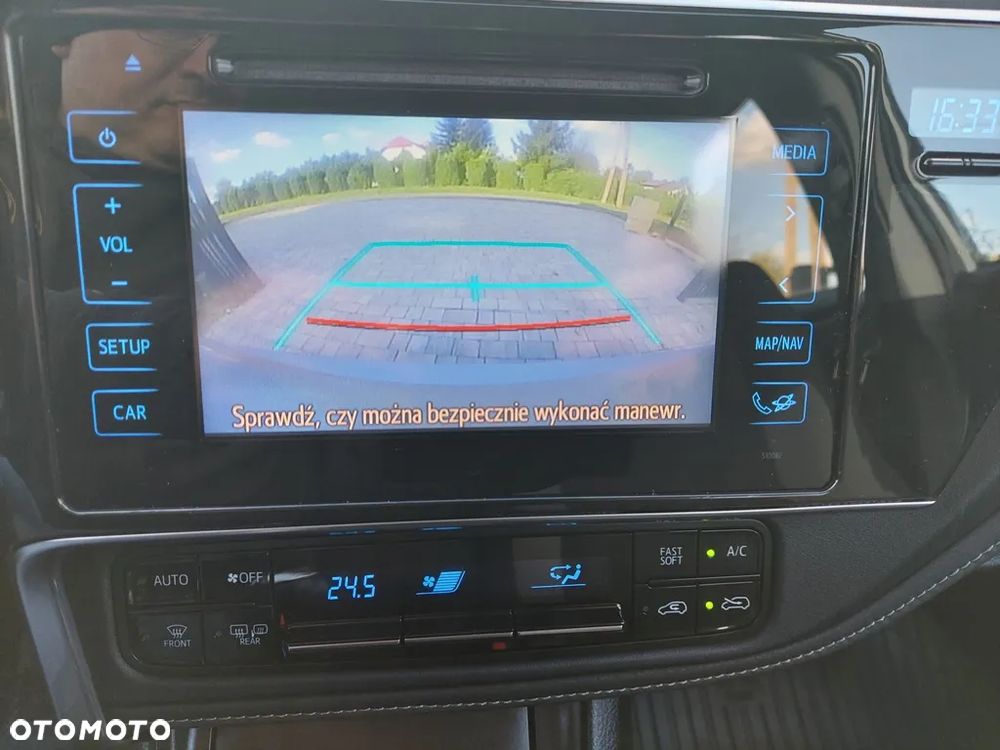 Toyota Auris 1.6 Premium - 16