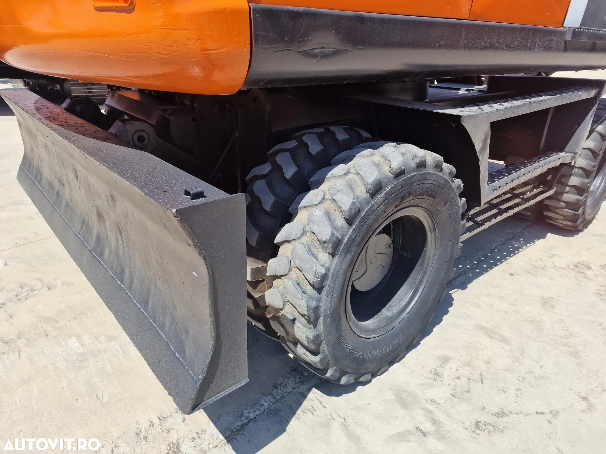 Hitachi PE ROTI, 16,5tone, 3 BRATE, 7.432h, CALE si lama nivelare, Inst picon, a doua instalatie hidr pe brate, AC, camera spate, cupa 1,2m, Ad sapare 6m, ridica  7t la 9m, hidraulica HITACHI, promotie 69.900 EUR+Tva-Posibilitate inchiriere. - 19