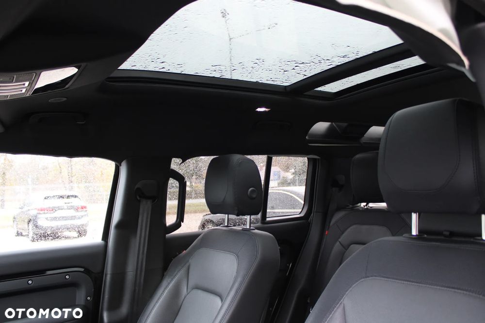 Land Rover Defender - 38