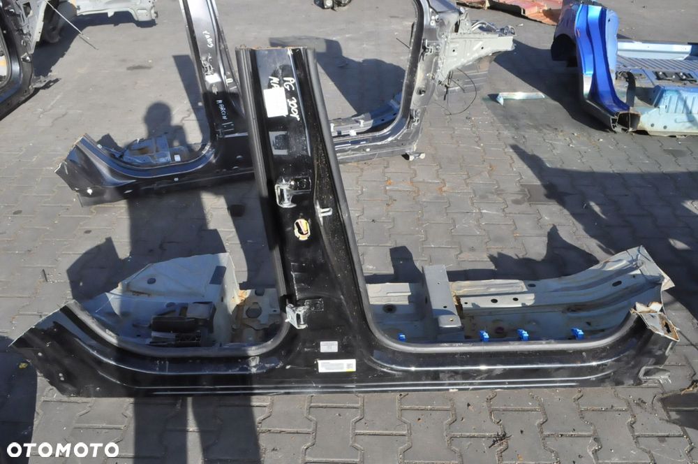 PEUGEOT 3008 II SŁUPEK PRÓG PRAWY - 1