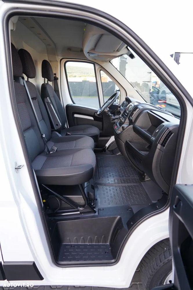 Iveco BOXER / 2.2 - 120 CP / L3H3 / AUTOUTILIZATOR DIN TABLĂ / 2022 / MANUAL / IMPORTAT - 36