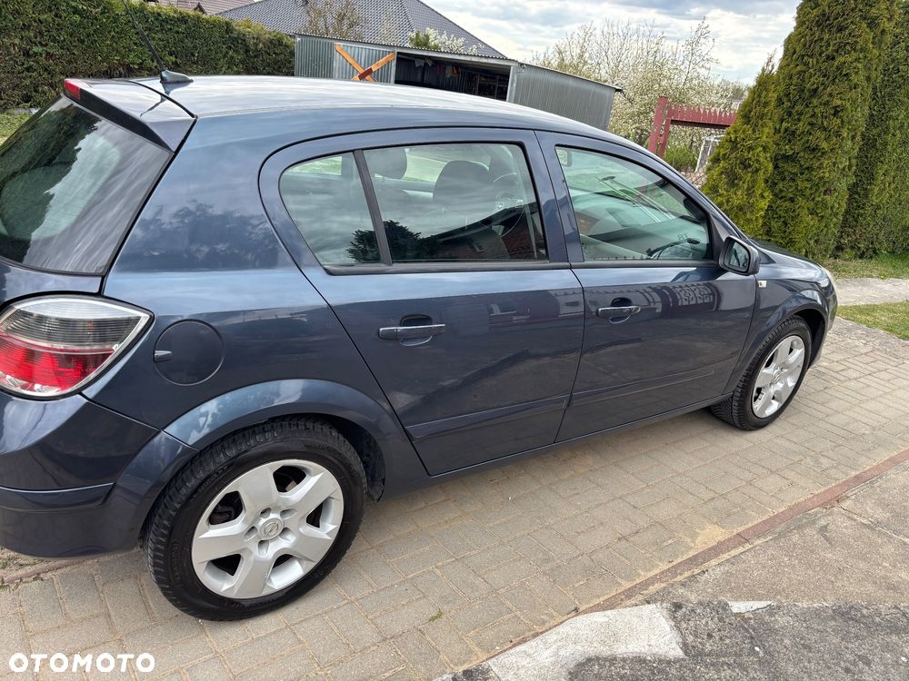 Opel Astra 1.6 Color Edition - 4