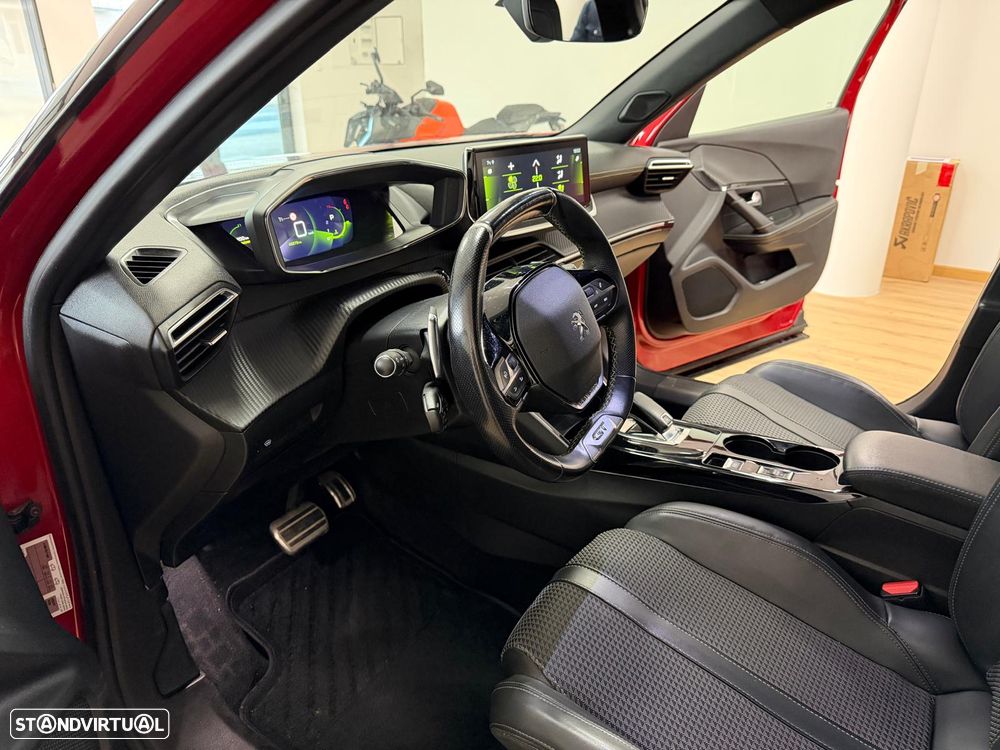 Peugeot 2008 PureTech 130 EAT8 GT - 11