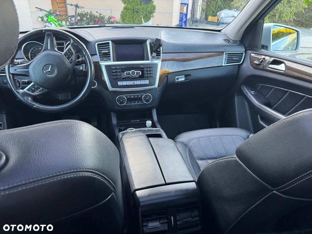 Mercedes-Benz GL 400 4Matic 7G-TRONIC - 13