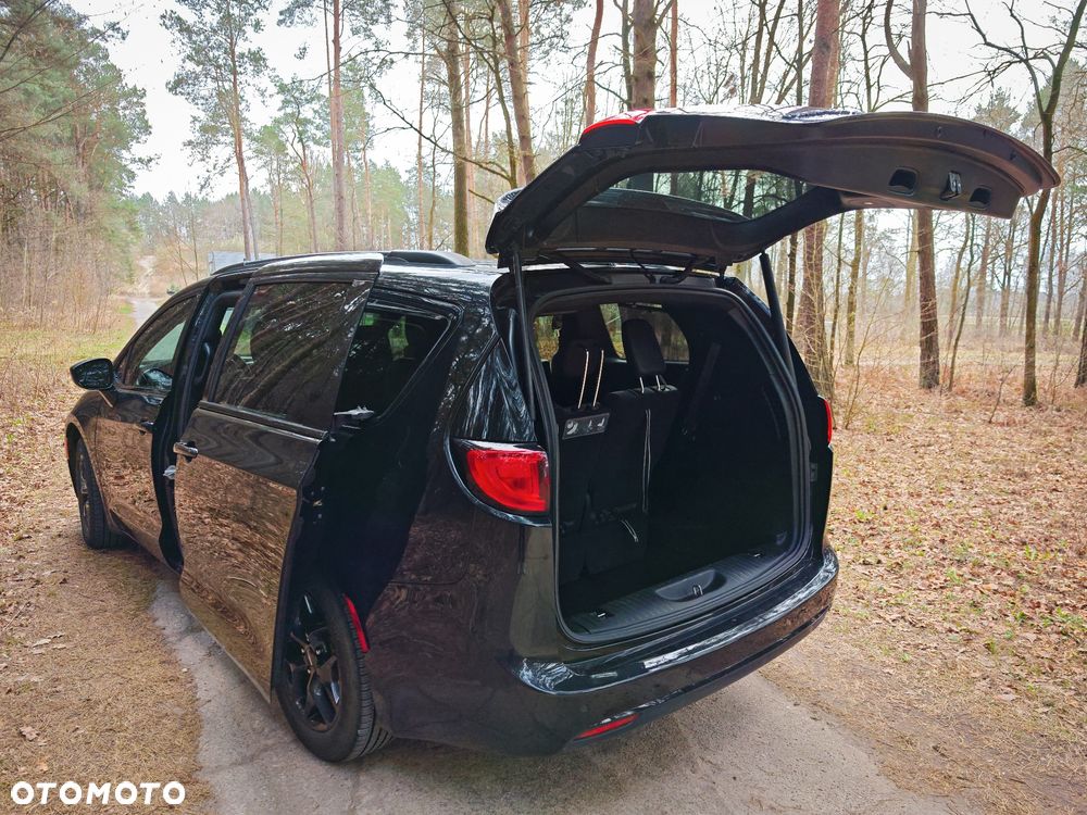 Chrysler Pacifica - 10