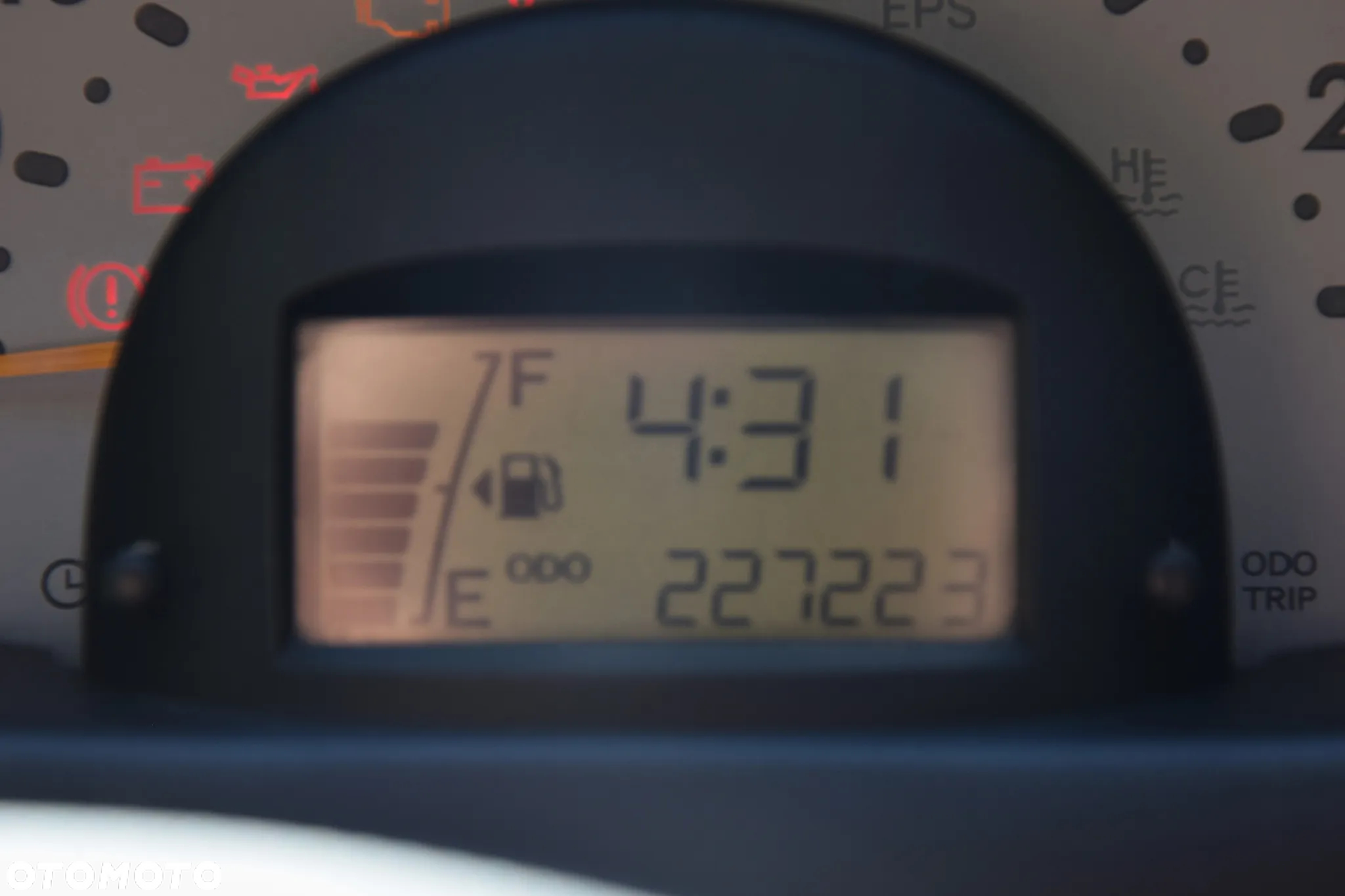 Daihatsu Sirion 1.0 - 10