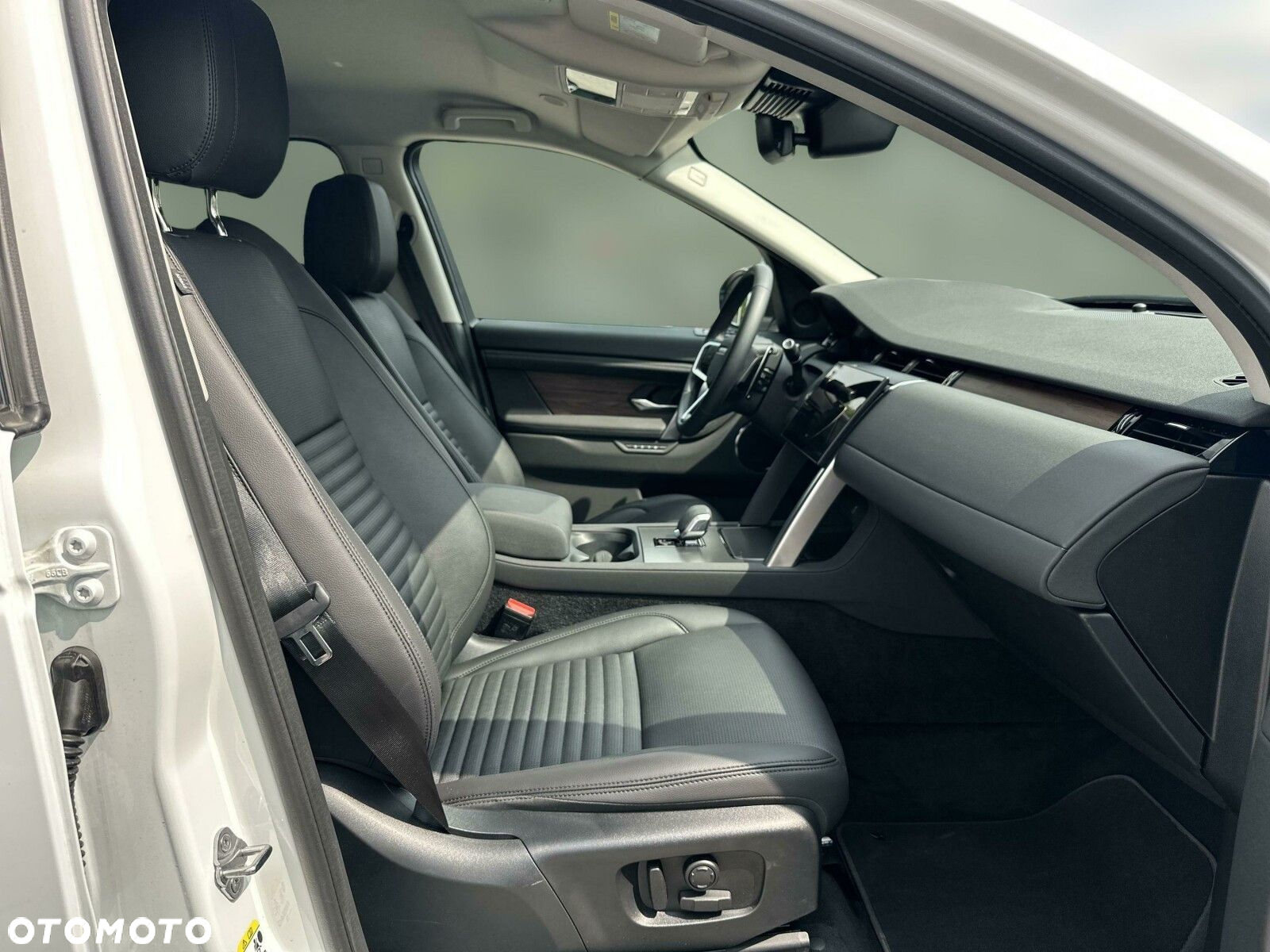 Land Rover Discovery Sport - 12