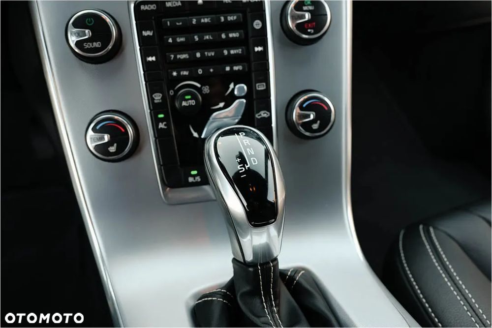 Volvo V60 D4 Geartronic Summum - 25