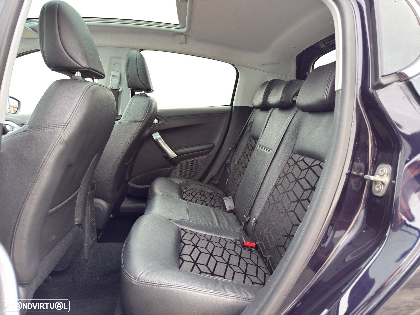 Peugeot 208 PureTech 110 Stop & Start EAT6 Signature - 12