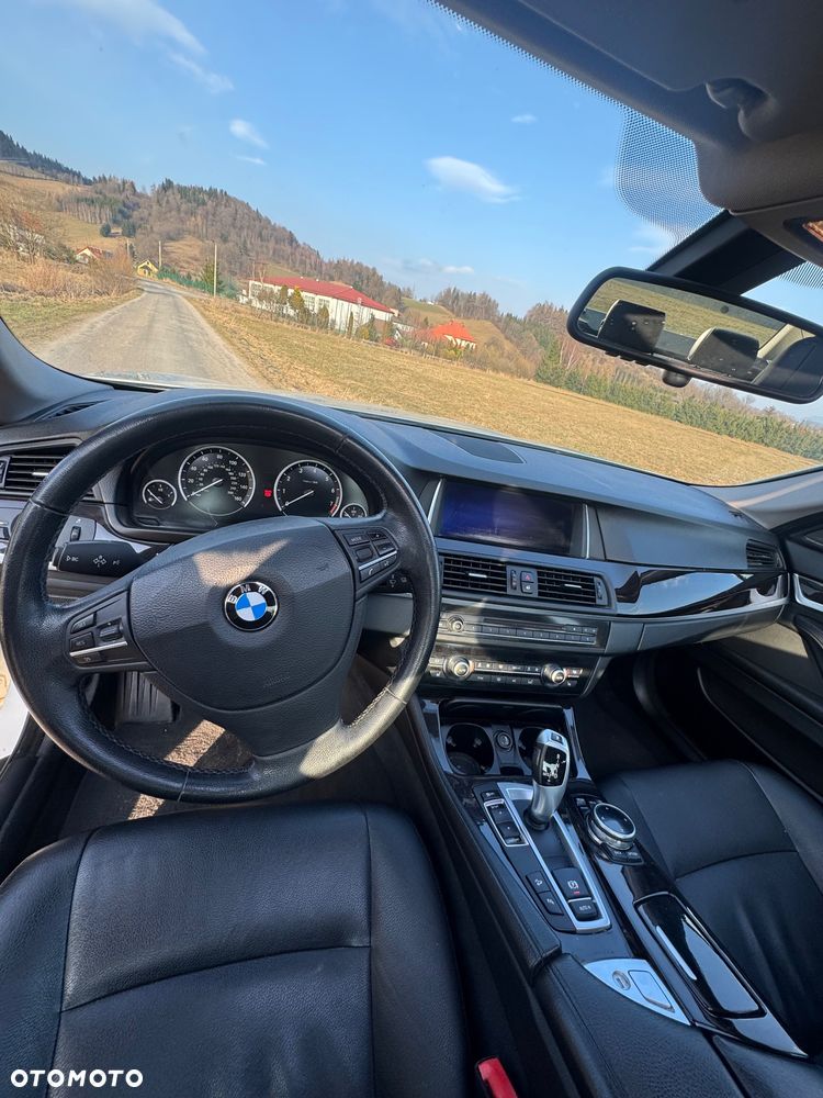 BMW Seria 5 535i xDrive Sport-Aut Luxury Line - 11