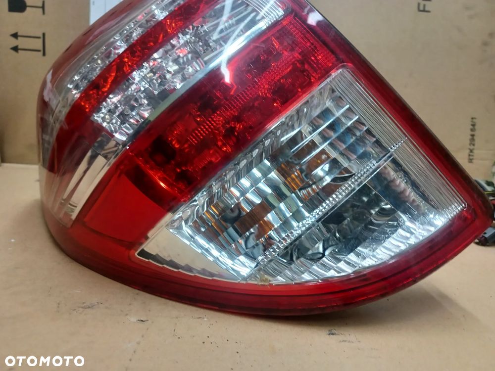 LAMPA TYLNA LEWA TOYOTA RAV4 III LIFT - 3