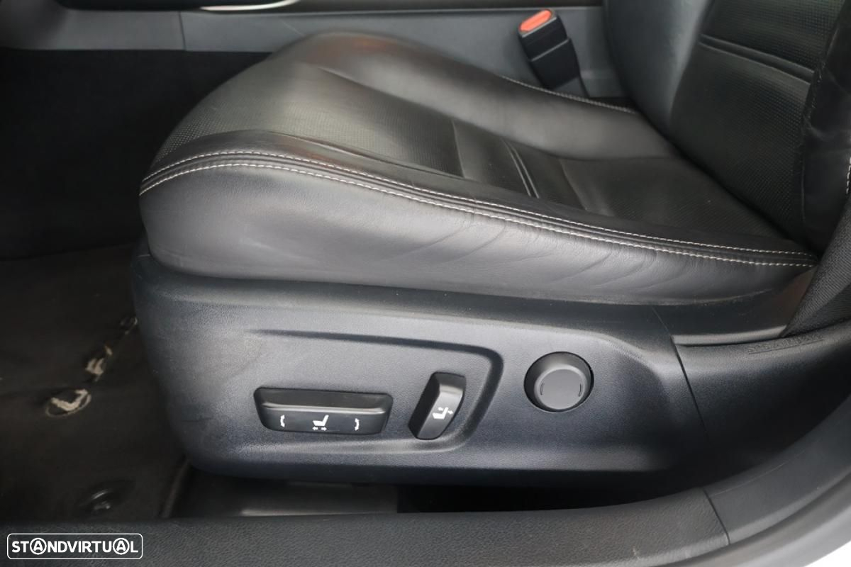 Lexus IS 300H - 17