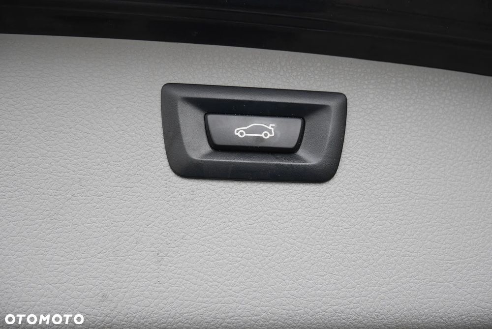 BMW Seria 3 318d - 28