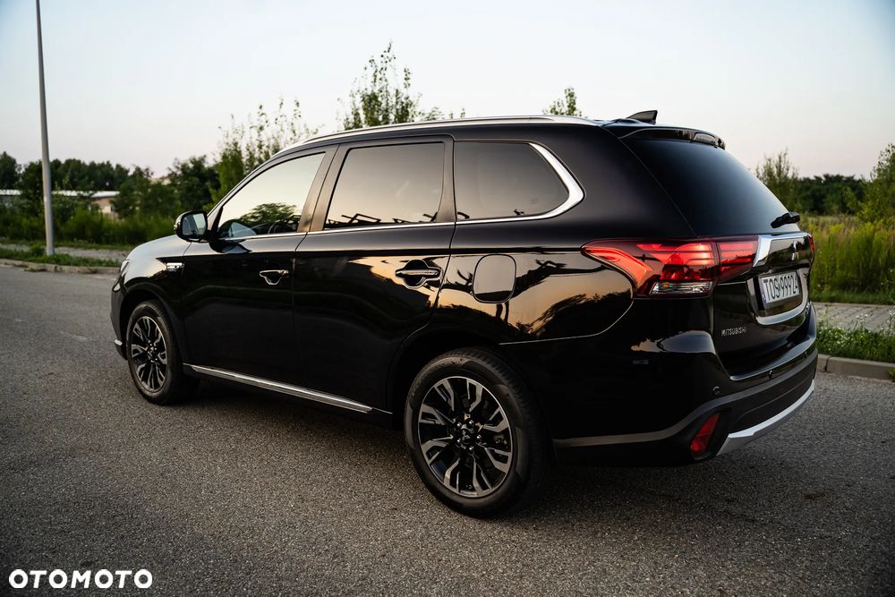 Mitsubishi Outlander - 11