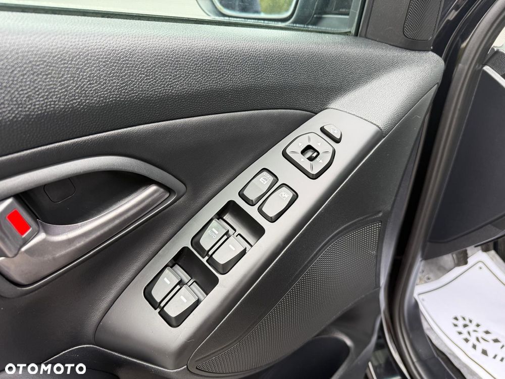 Hyundai ix35 1.7 CRDi 2WD Fifa World Cup Edition - 20