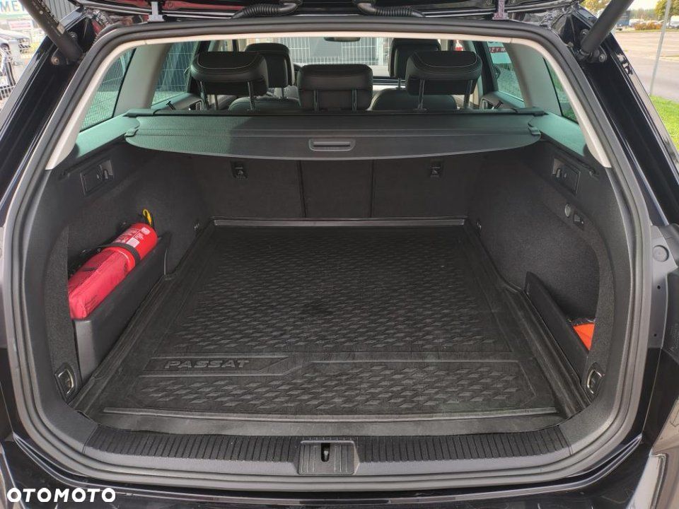 Volkswagen Passat - 11