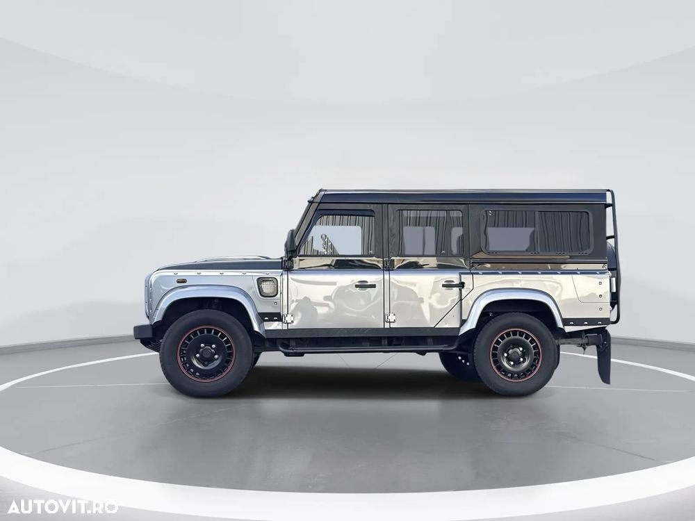 Land Rover Defender - 1