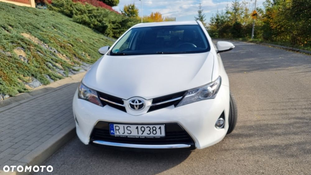 Toyota Auris 2014 photo 2