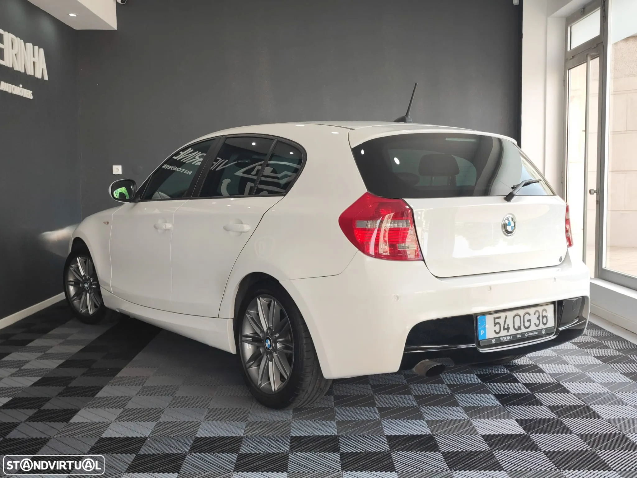 BMW 118 d Pack M - 17