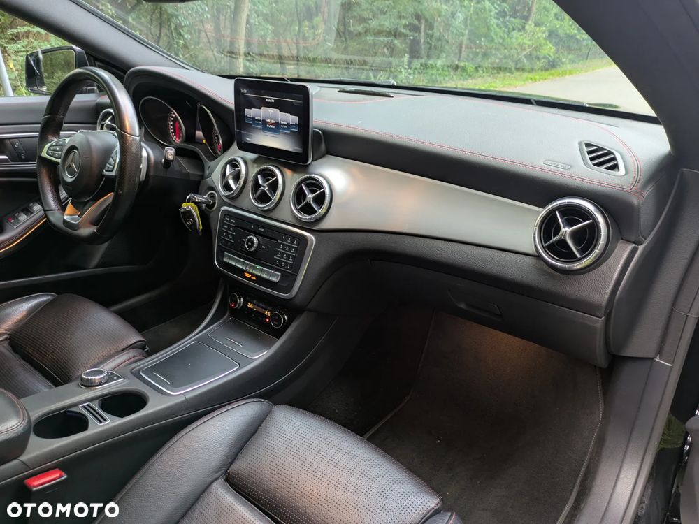 Mercedes-Benz CLA 200 d 7G-DCT AMG Line - 16