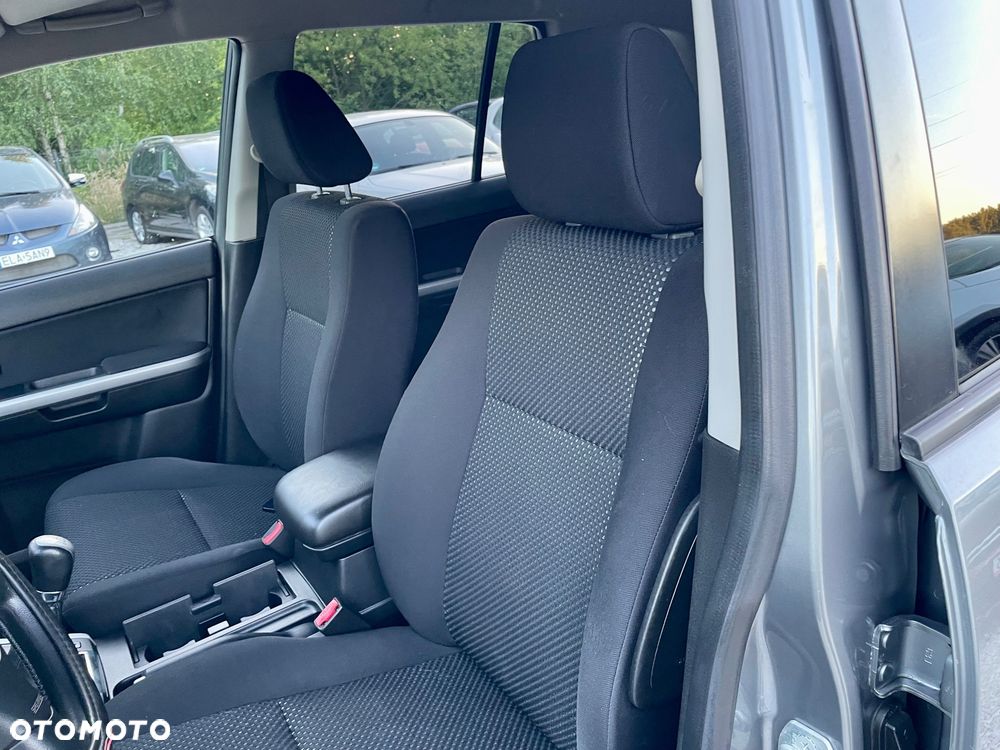 Suzuki Grand Vitara 2.0 Club Family - 32