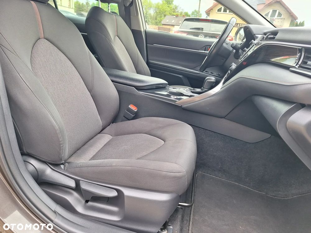 Toyota Camry 2.5 Hybrid Comfort CVT - 22