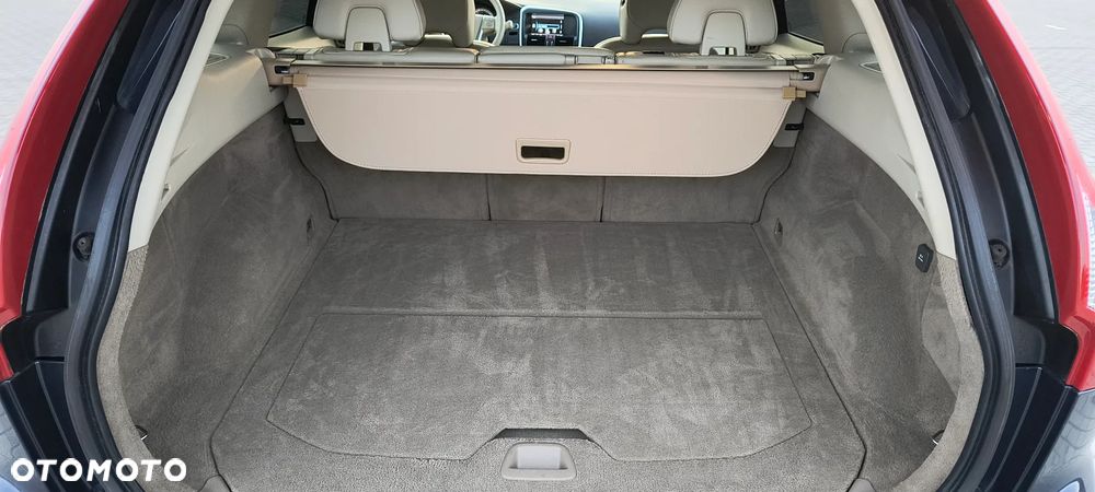 Volvo XC 60 T6 AWD Momentum - 24