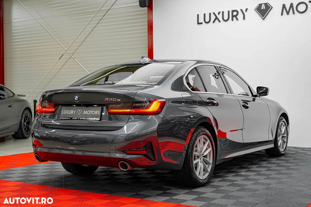 BMW Seria 3 330e Aut. Sport Line - 7