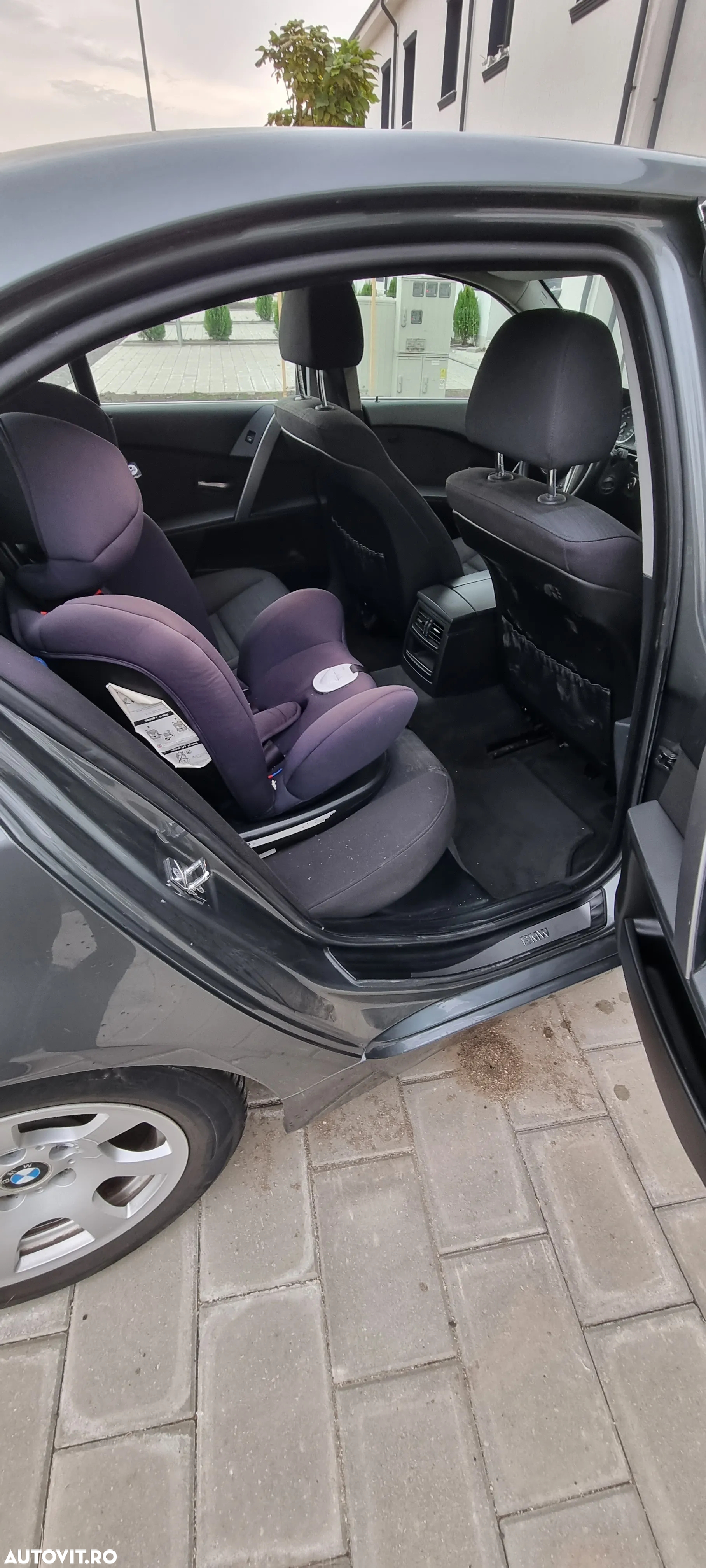 BMW Seria 5 520d Touring - 10