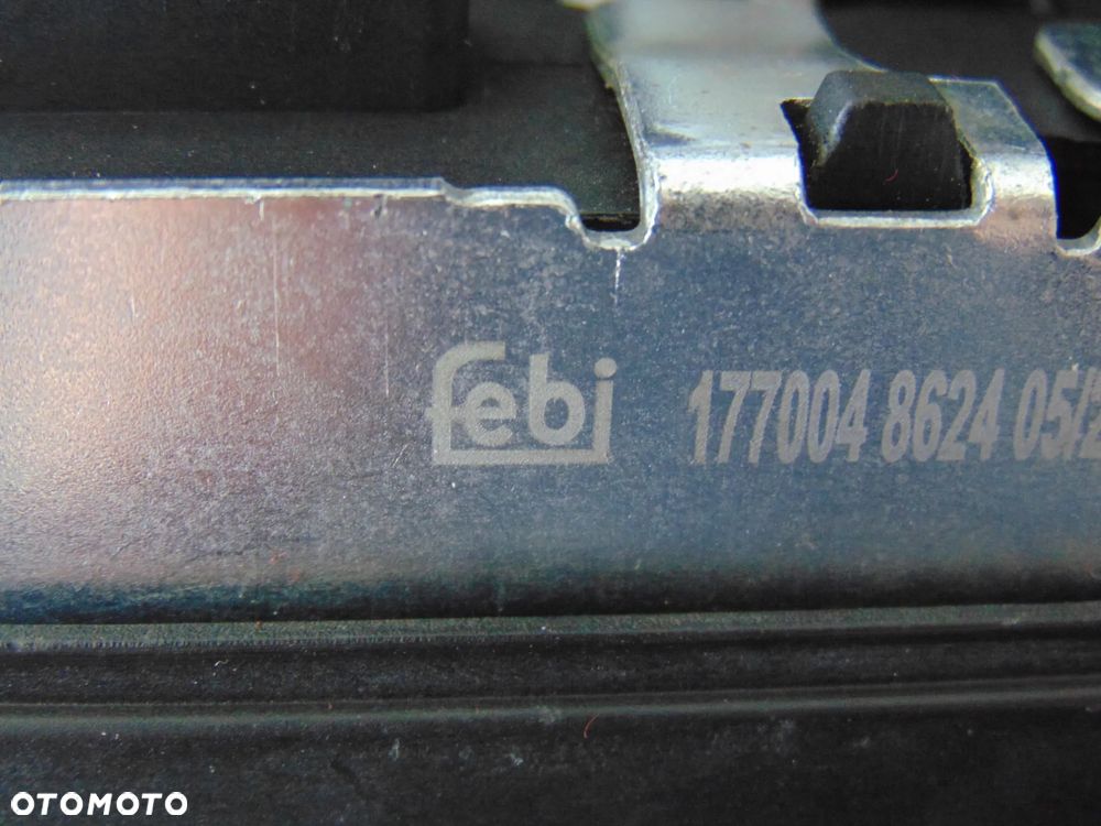 Zamek tylny tył klapy bagażnika VW Volkswagen Golf 5 V HB 03-08r - 9