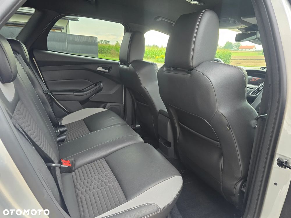 Ford Focus 2.0 EcoBoost ST mit Leder-Exclusiv-Paket - 23