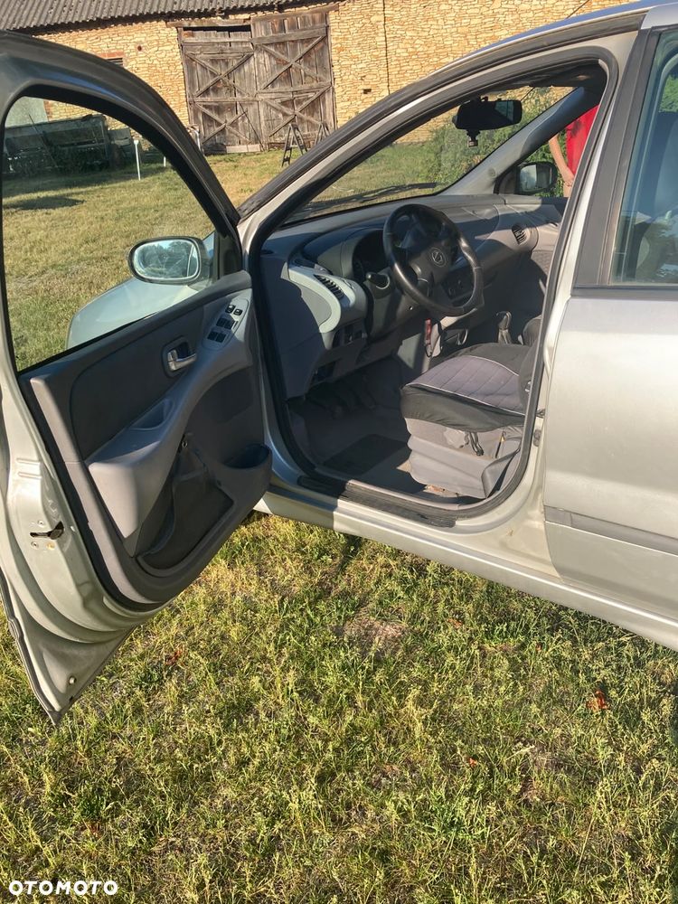 Nissan Almera - 27