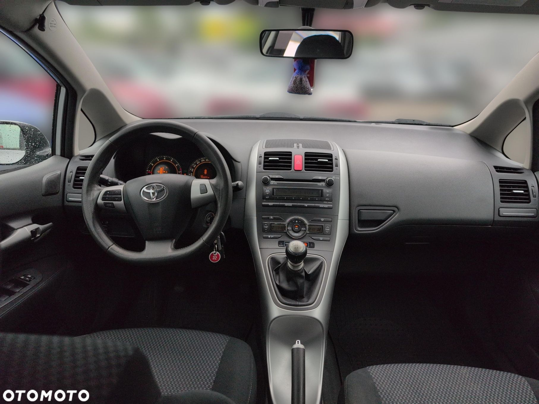 Toyota Auris 1.6 2010 - 11