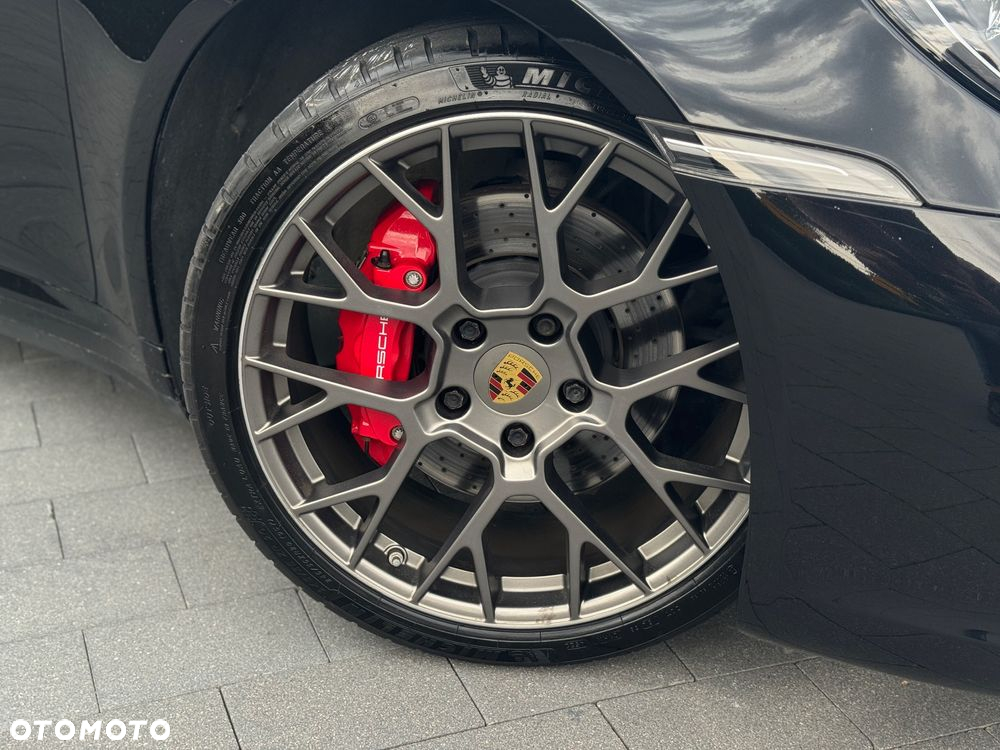 Porsche 911 Carrera 4S - 25