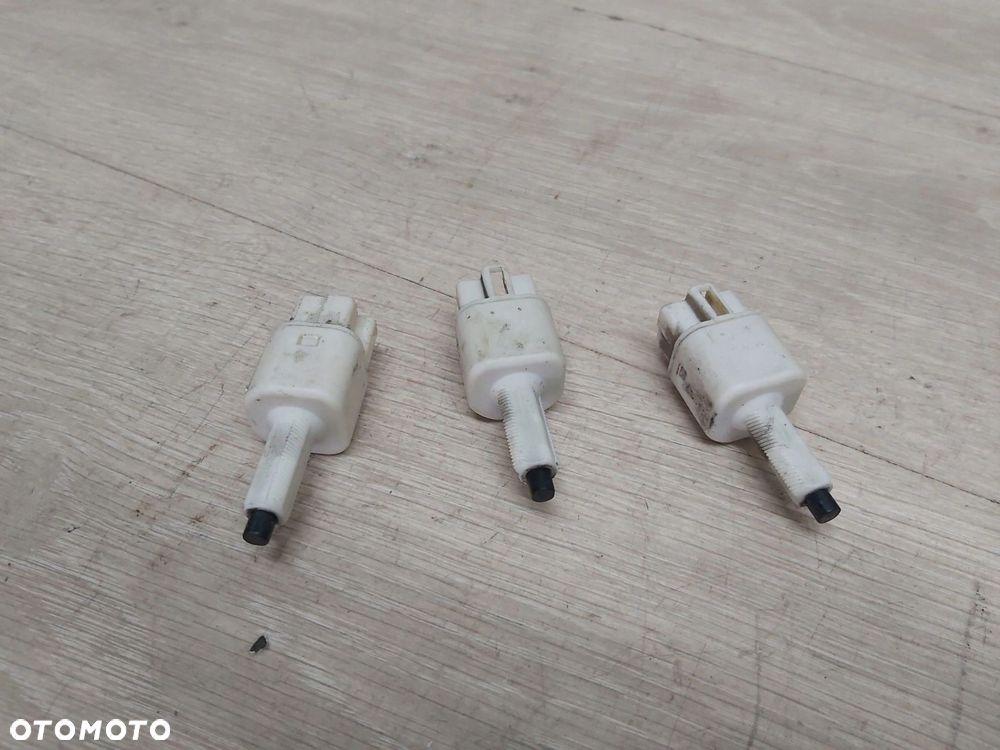 TOYOTA Avensis T25 Corolla E12 Verso II czujnik pedału światła stop 4pin - 1