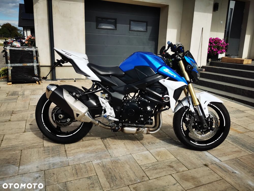Suzuki GSR - 2
