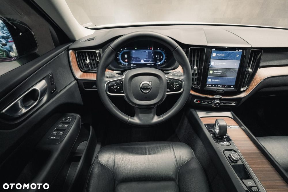 Volvo XC 60 B5 B AWD Plus Dark - 12