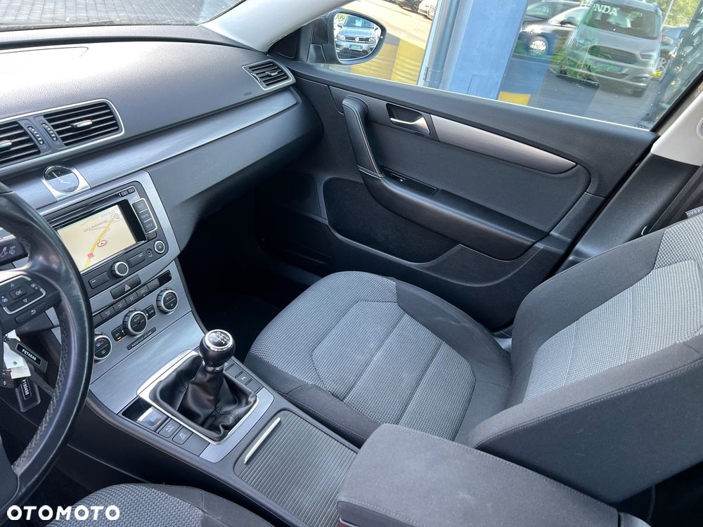 Volkswagen Passat 1.6 TDI BMT Comfortline - 12
