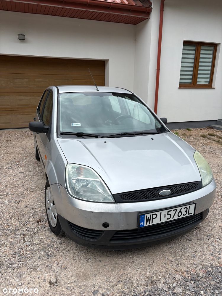 Ford Fiesta 1.3 Ambiente - 2