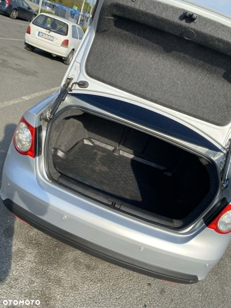 Volkswagen Jetta 1.6 TDI Comfortline - 10