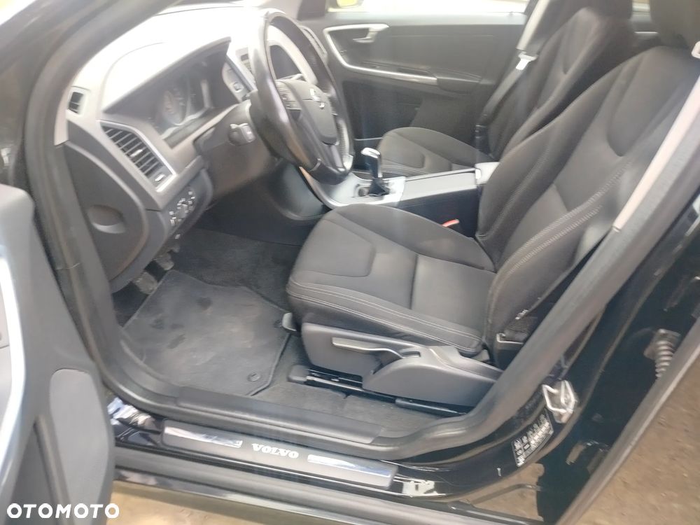 Volvo XC 60 D3 Drive-E Momentum - 17