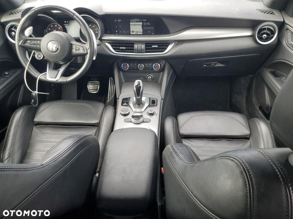 Alfa Romeo Stelvio - 9